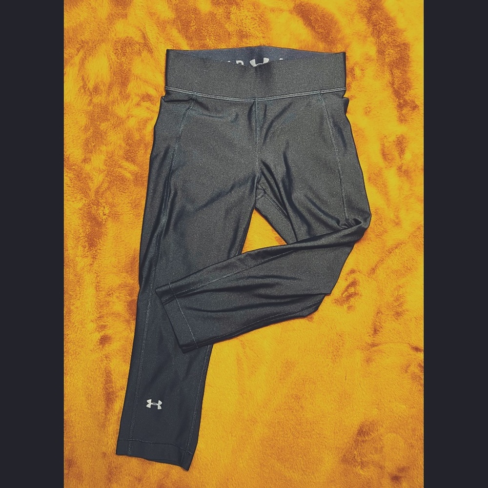 Under Armour •  Cropped Legging